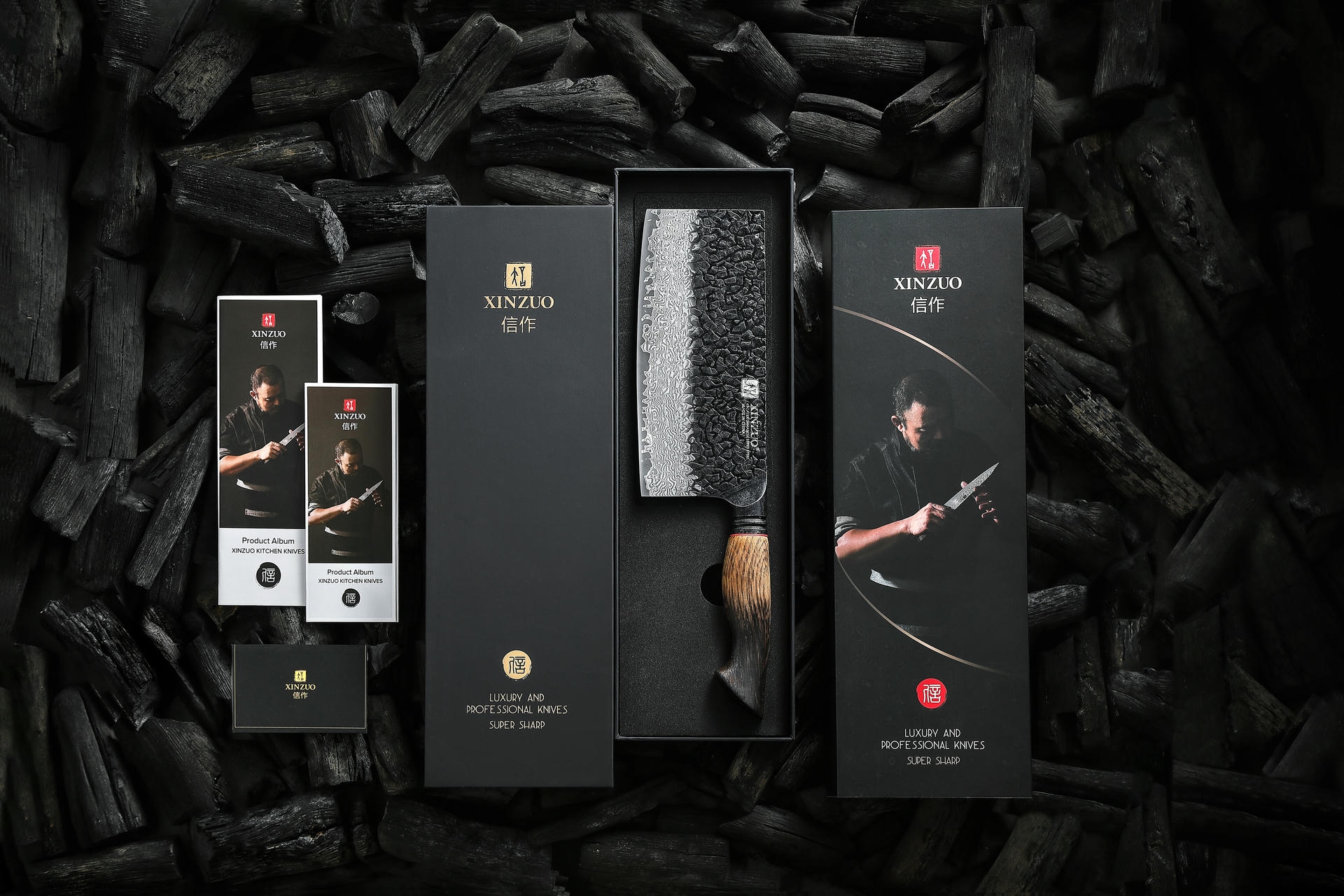 Zapakowany jest w stylowe pudełko prezentowe,