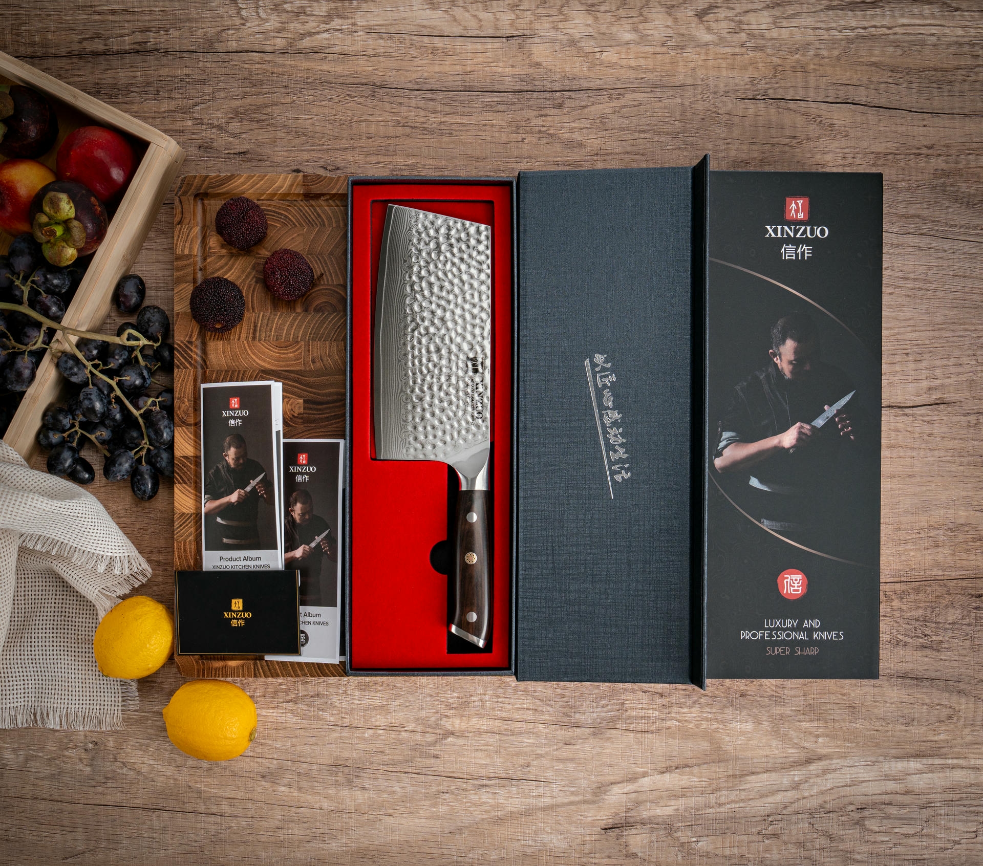 Zapakowany jest w stylowe pudełko prezentowe