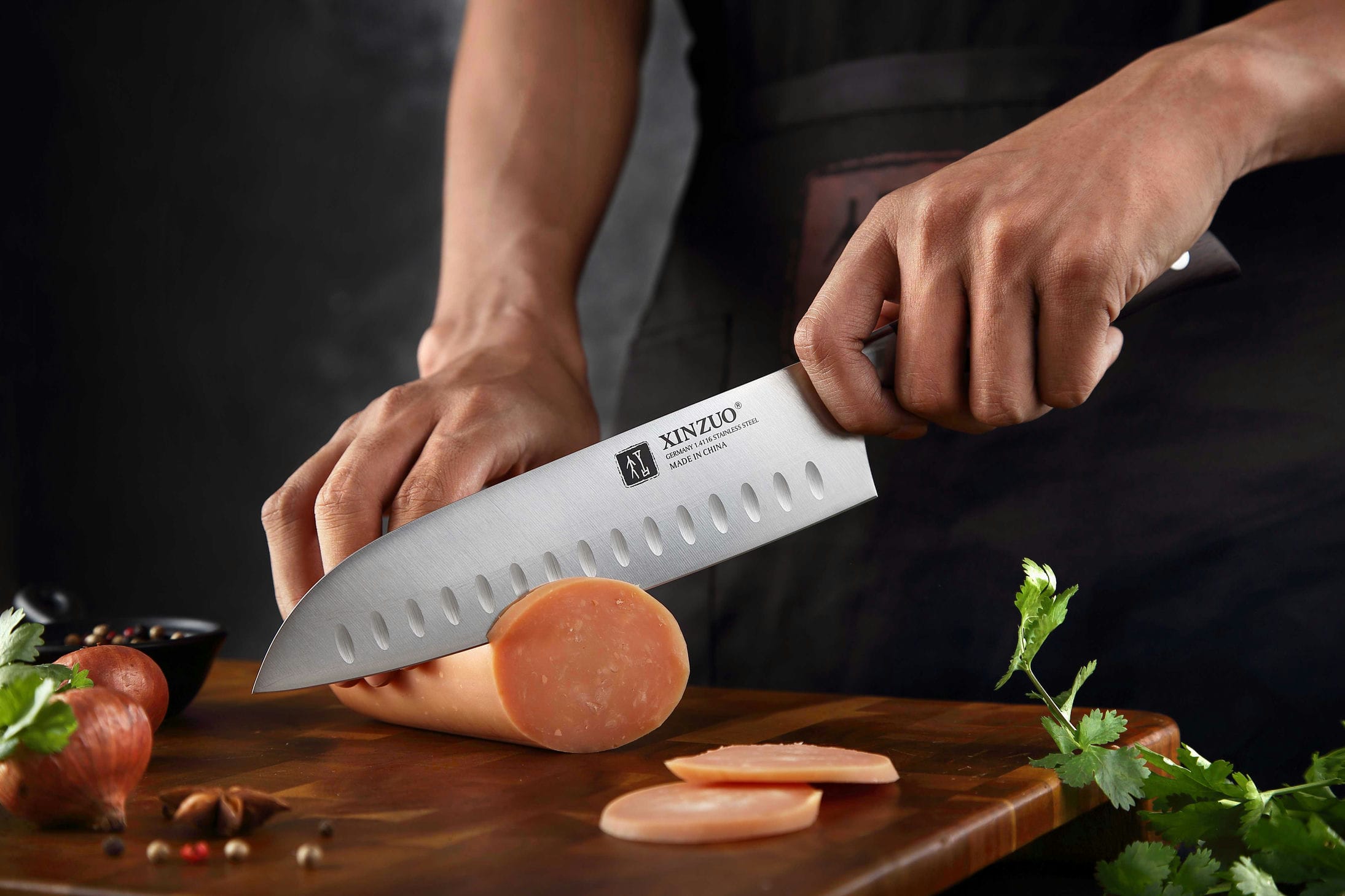 Nóż Santoku XinZuo Zhi B35 prezentacja krojenia nożem