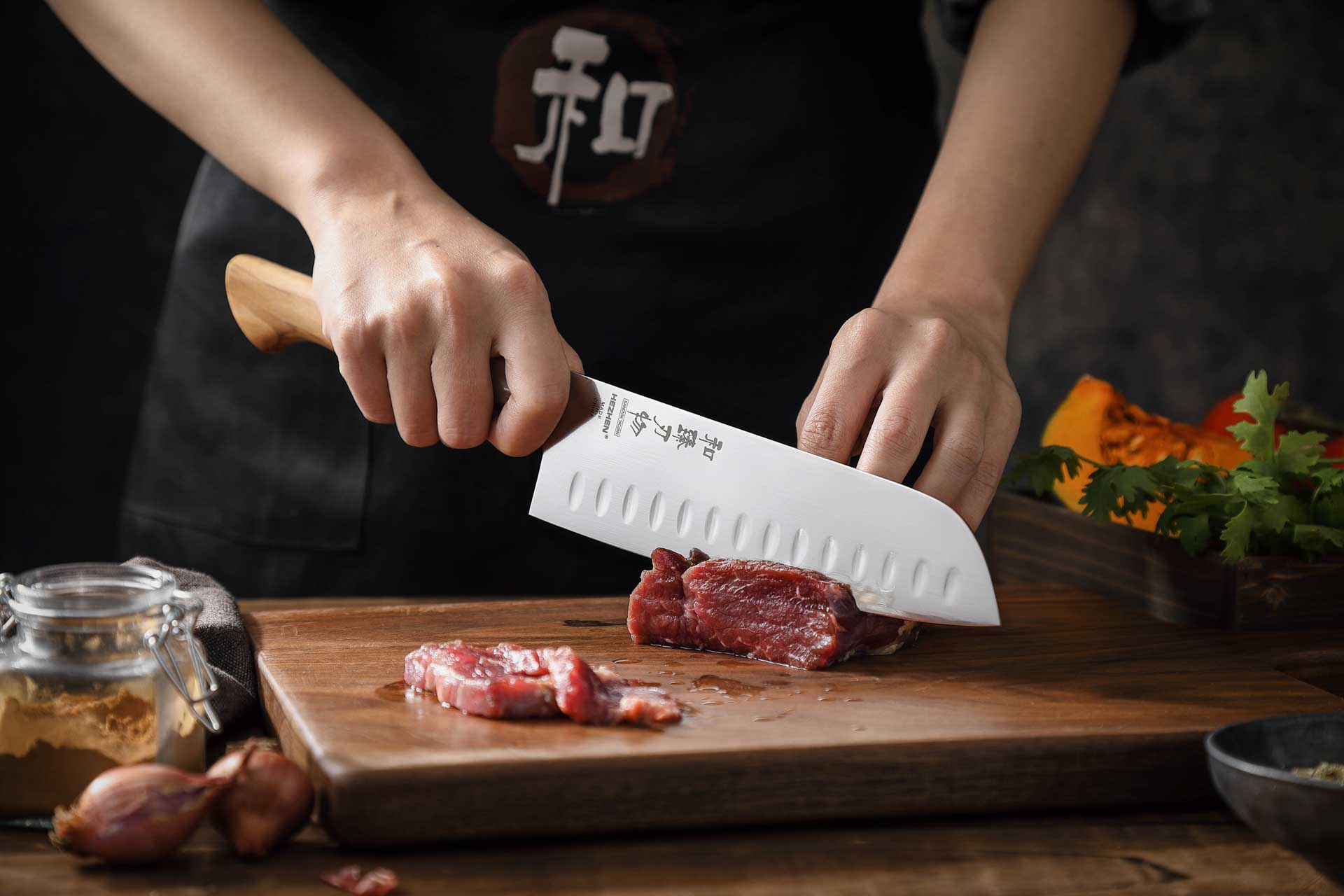 Nóż Santoku HEZHEN Master B30S prezentacja krojenia nożem